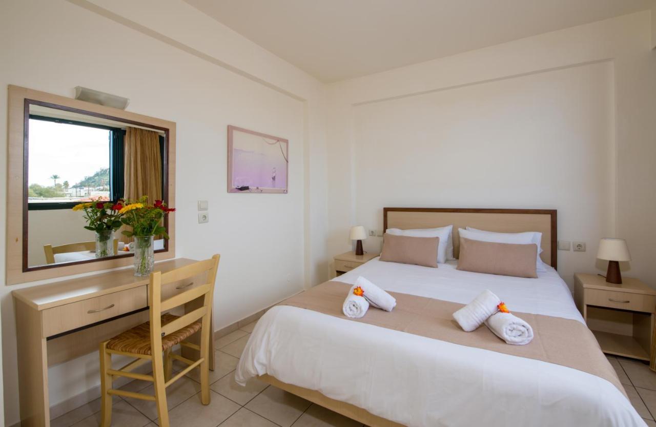 Margarita Beach Hotel Agia Marina  Exterior photo