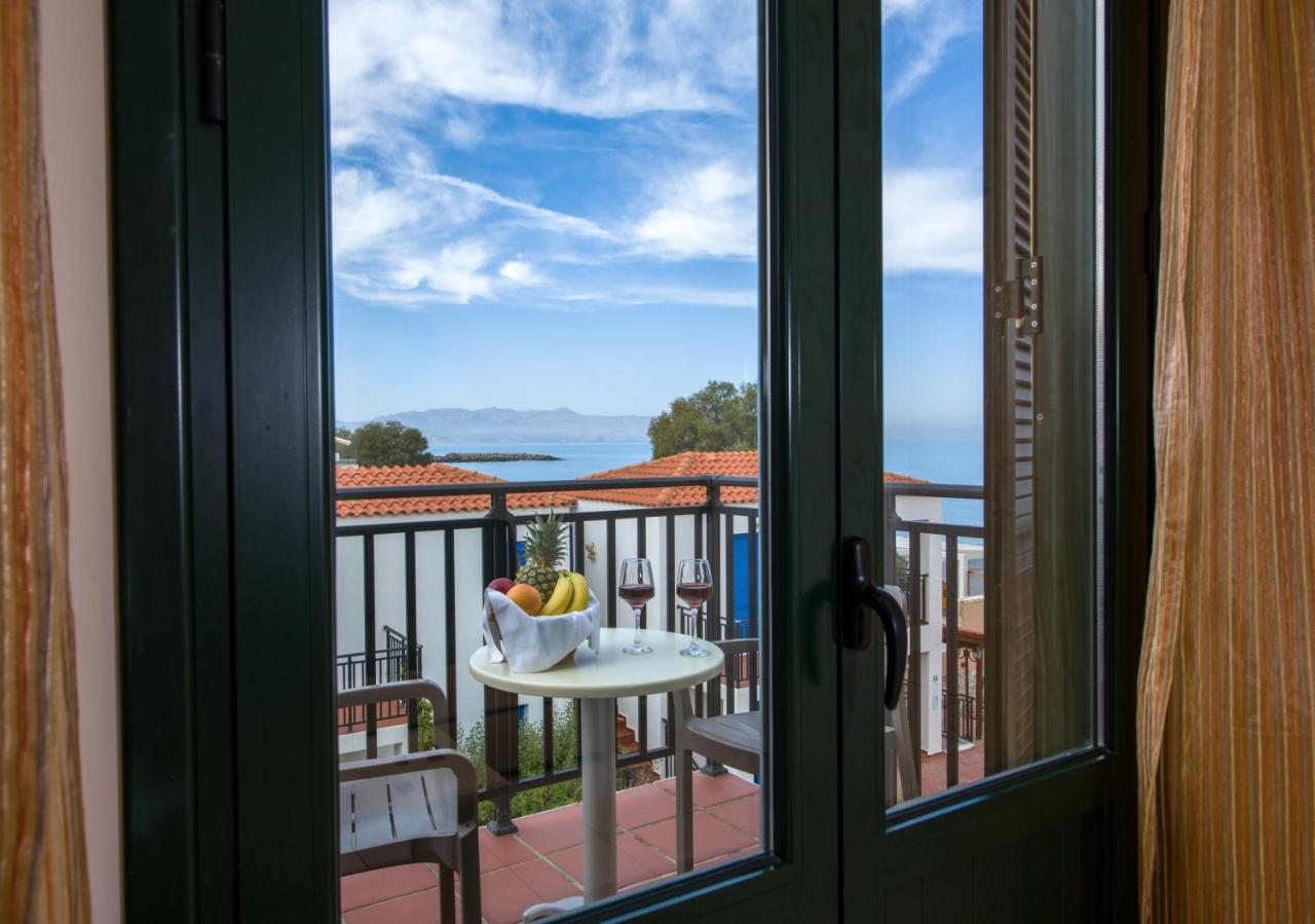 Margarita Beach Hotel Agia Marina  Exterior photo