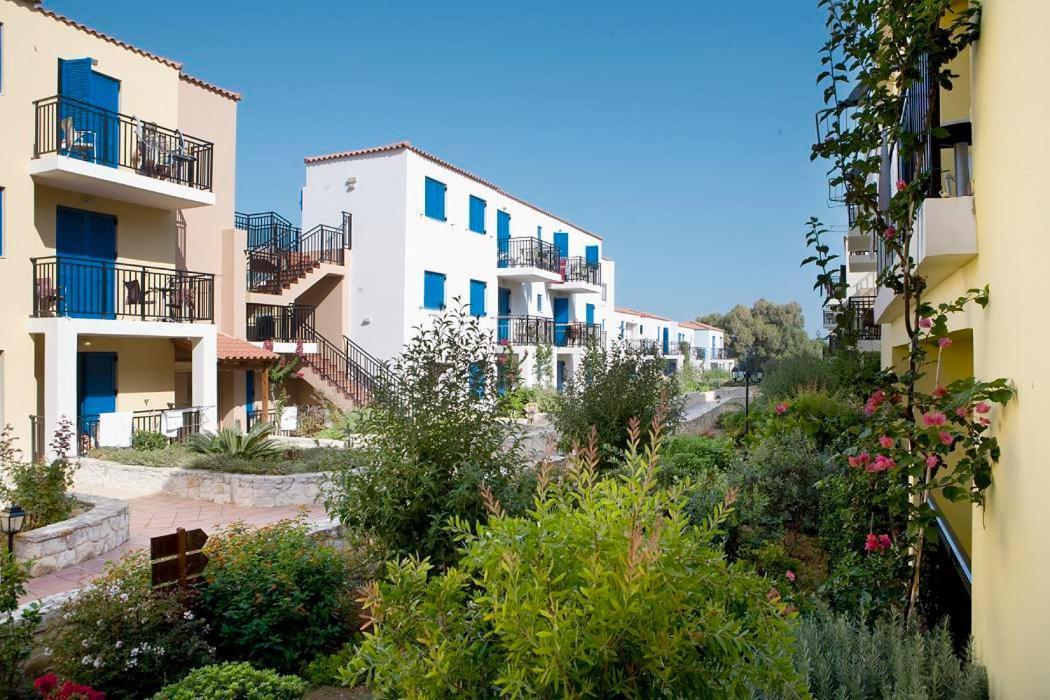 Margarita Beach Hotel Agia Marina  Exterior photo