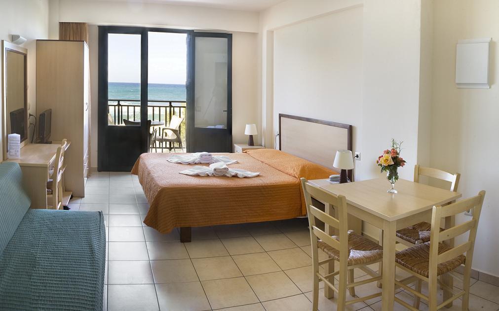 Margarita Beach Hotel Agia Marina  Room photo