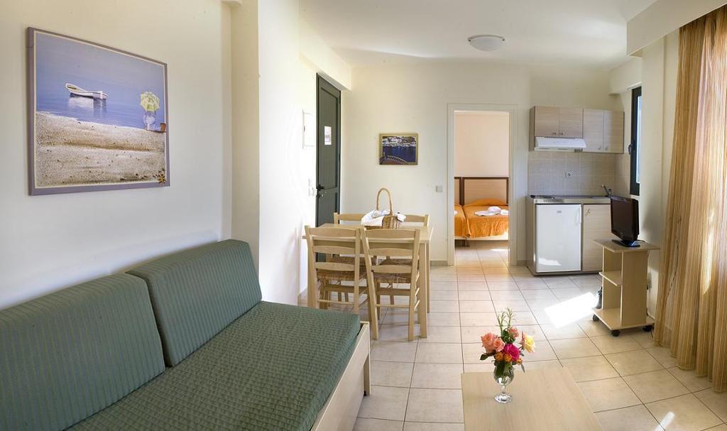 Margarita Beach Hotel Agia Marina  Room photo