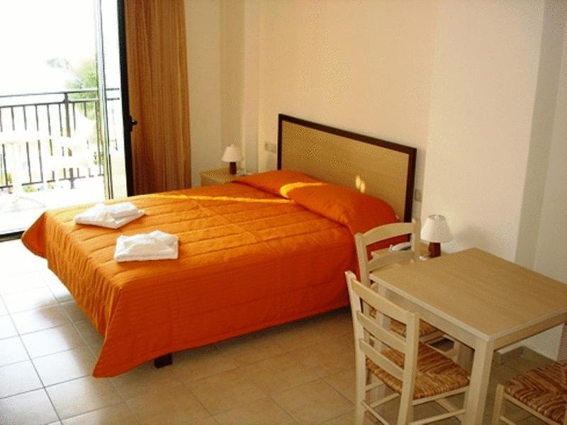 Margarita Beach Hotel Agia Marina  Room photo
